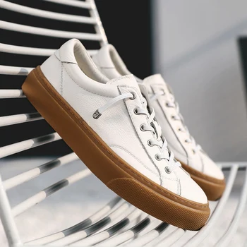Marka 2022 Yeni erkek ayakkabıları Deri Lüks Beyaz Sneakers Moda Rahat Rahat Kalın Taban Oxford Ayakkabı Tasarım Mokasen Erkekler
