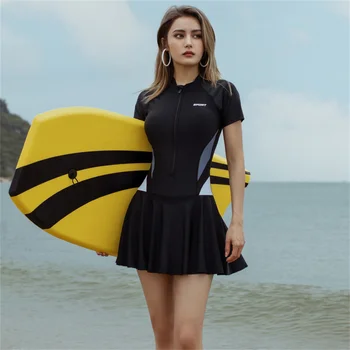 Artı Boyutu Tek Parça Döküntü Guard Kadınlar Çizgili Mayo Kısa Kollu Mayo Diz Etek sörf kıyafeti Fermuar Mayo Siyah